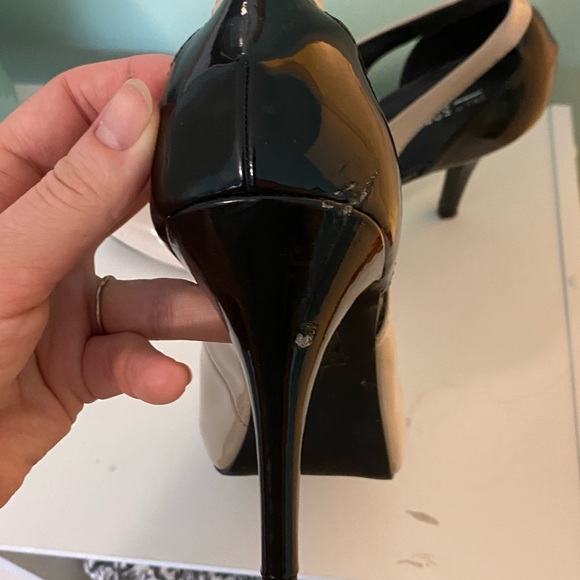 NUDE AND BLACK HEEL - Picture 4 of 5